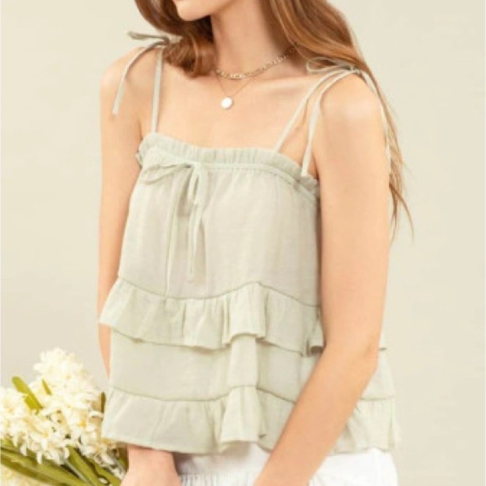 💚 NWT BLU PEPPER Rivera Daydream Ruffled Tiered Tank Sage Green